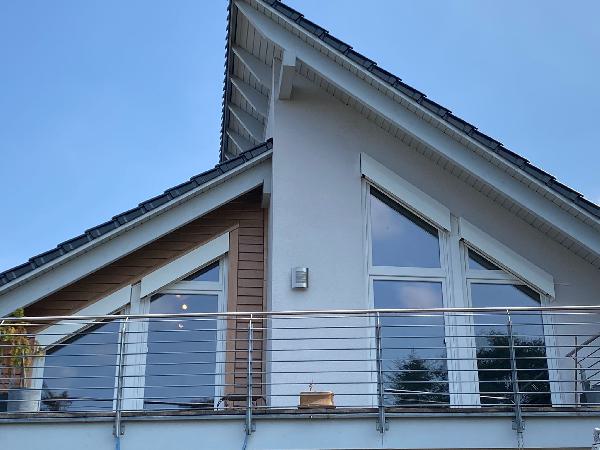Referenz | J. Ting Rollladen und Sonnenschutz | Schrägraffstore